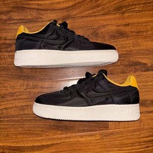 NEW NIKE AIR FORCE 1